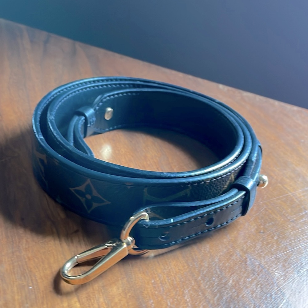LV xl strap monogram/black